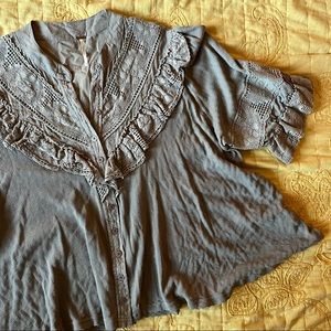 Free People cottagecore semi cropped top! Delicate lace work. Medium grey. SizeL